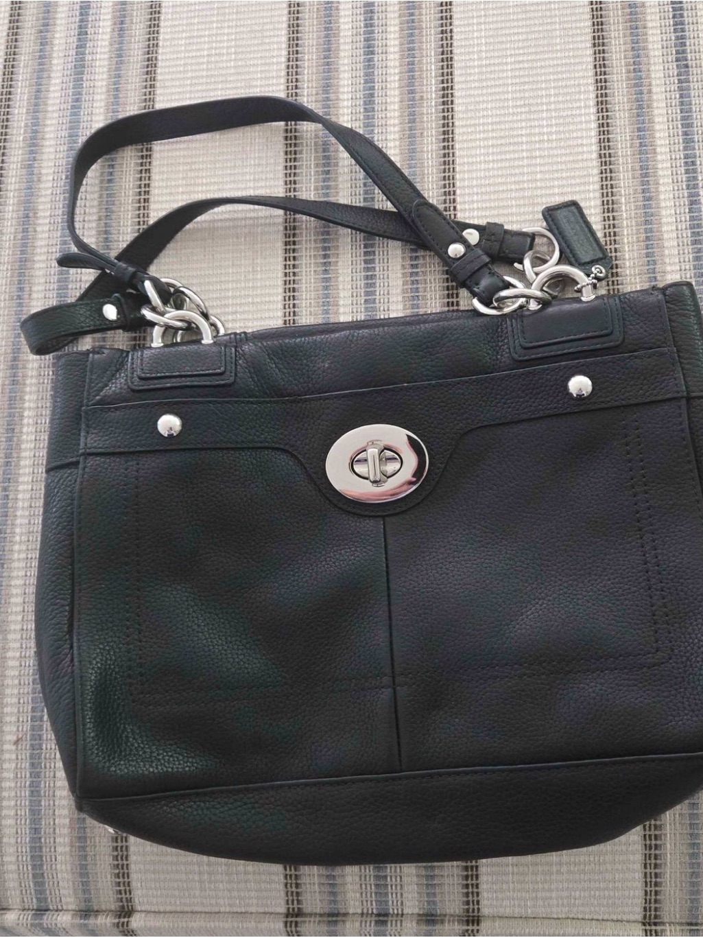 Coach Black Leather Shoulder Bag With Silver-Tone Turnlock